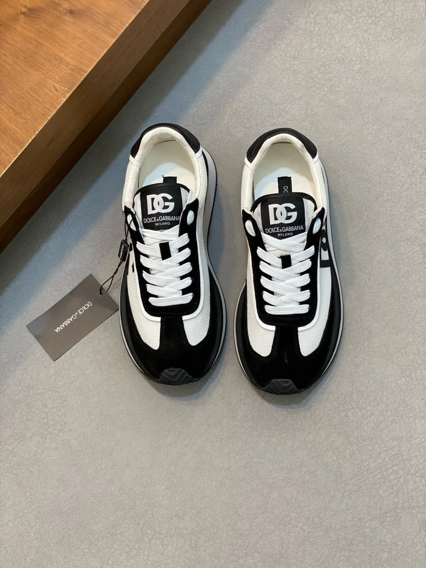 Factory price: 458💰••New products••Dolce&Gabbana••DG✔️High-end men's sports•casual shoes. Original goods from top counters. Original imported cowhide, multi-material splicing design ➕Imported cowhide lining, cowhide feet ➕Original TPR elastic outsole. Size: 39-44 (38, 45 customized)